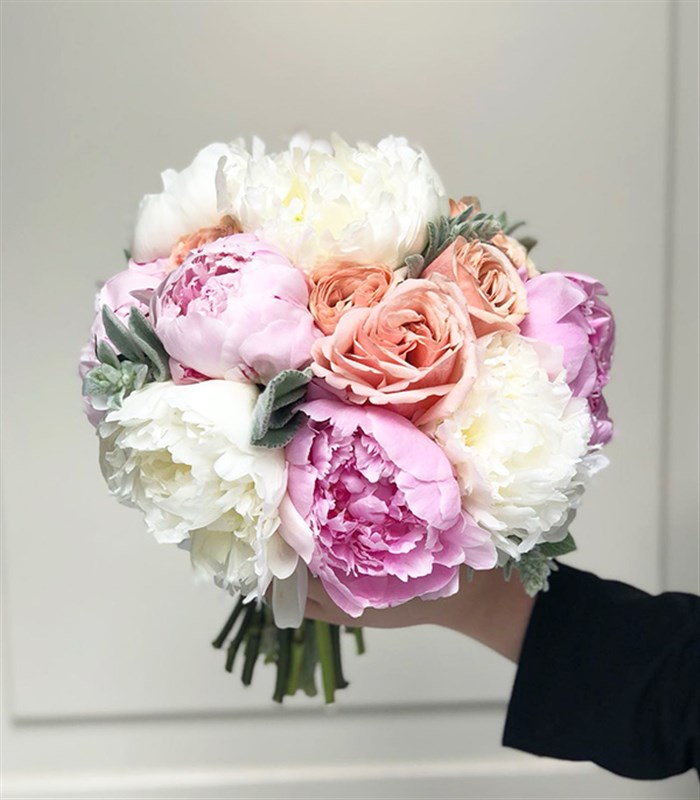 Kayla 10 Pembe Beyaz Şakayık 8 Somon Gül Gelin Buketi