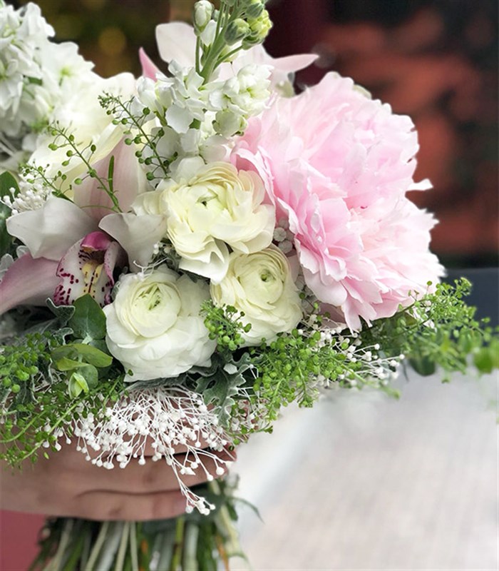 Chistina Beyaz Gül Pembe Şakayık Gelin Buketi