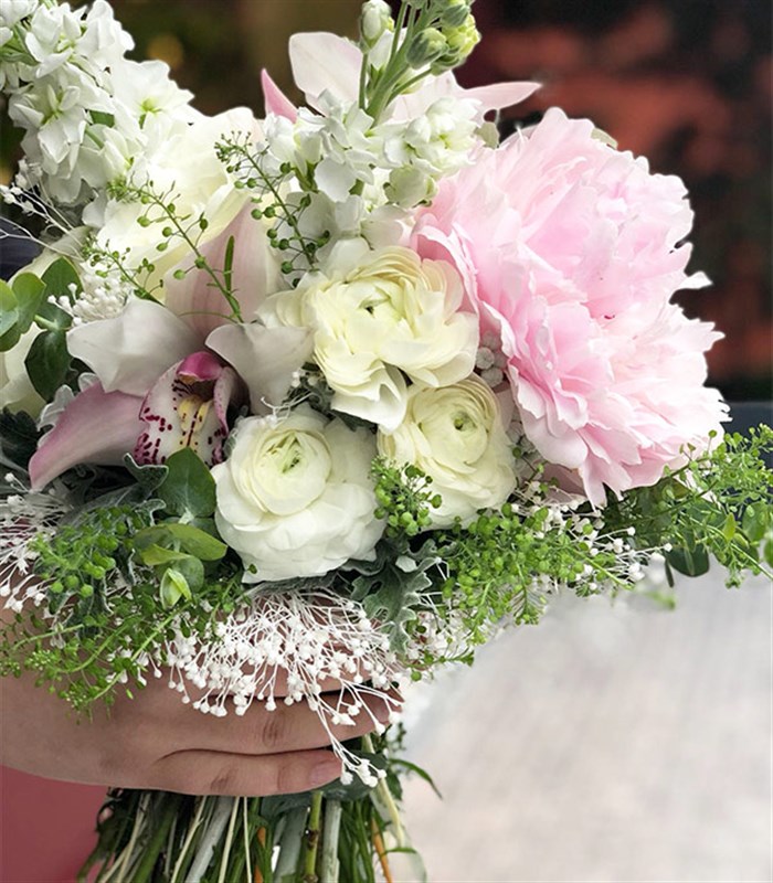 Chistina Beyaz Gül Pembe Şakayık Gelin Buketi