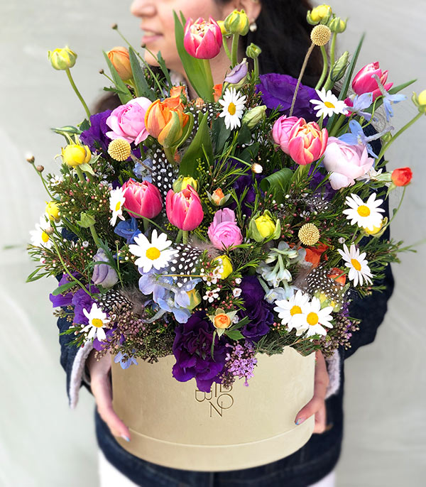 Aden Rengarenk Papatyalı Bahar Çiçekleri Kutu Aranjman