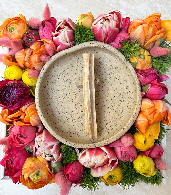 Palo Santo & Handmade Ceramic Incense Holder Seasonal Flowers Gift Box