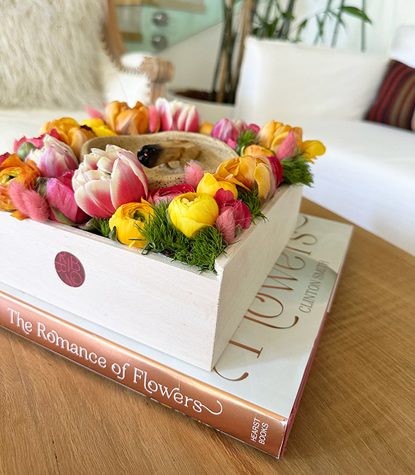 Palo Santo & Handmade Ceramic Incense Holder Seasonal Flowers Gift Box