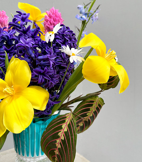 Hermia Seasonal Flowers in Crystal Vase