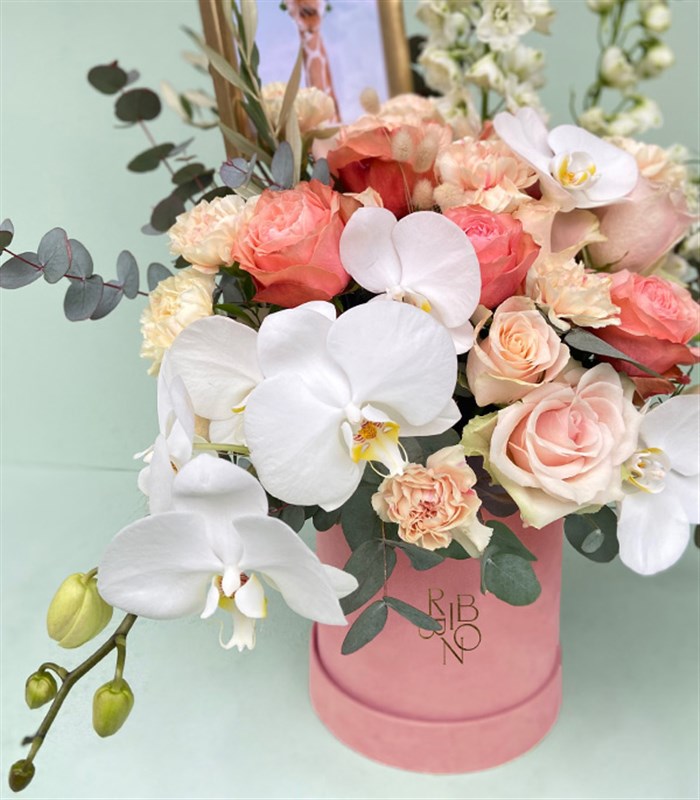 Bebek İsmine Özel Çerçeveli Pembe Kız Bebek Tebrik Aranjmanı