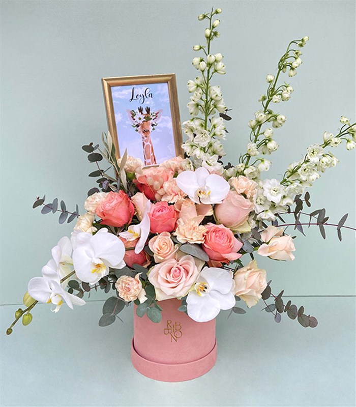 Bebek İsmine Özel Çerçeveli Pembe Kız Bebek Tebrik Aranjmanı