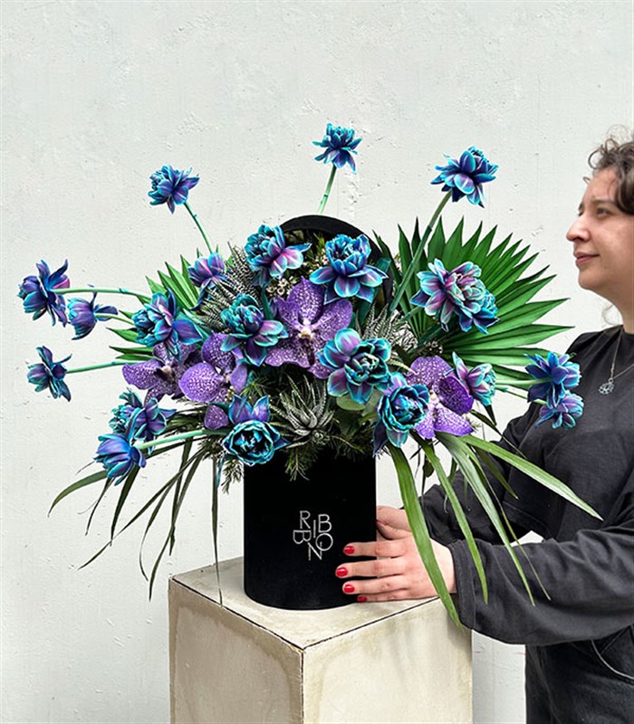 Deep Galaksi Siyah Kadife Kutu 30 Galaksi Lale Aranjmanı