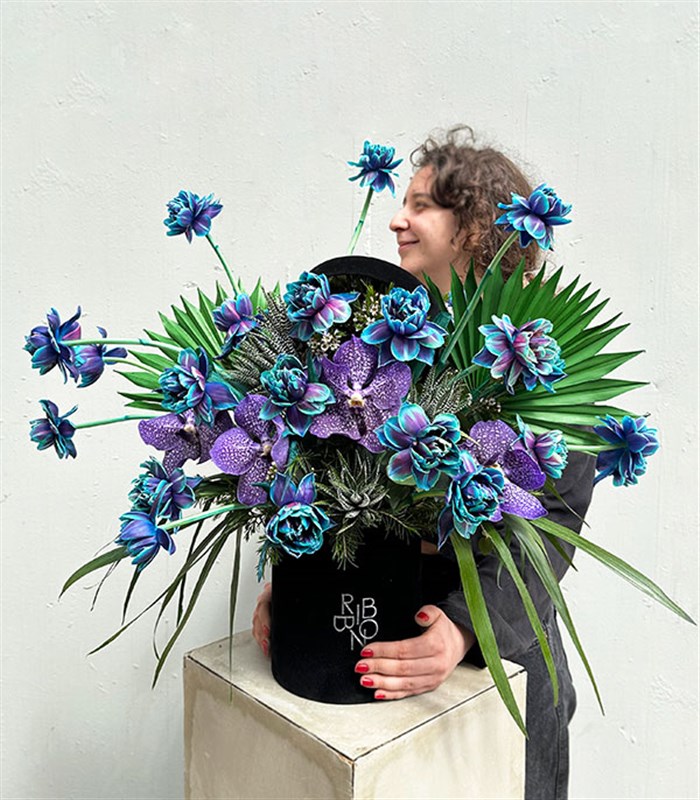 Deep Galaksi Siyah Kadife Kutu 30 Galaksi Lale Aranjmanı