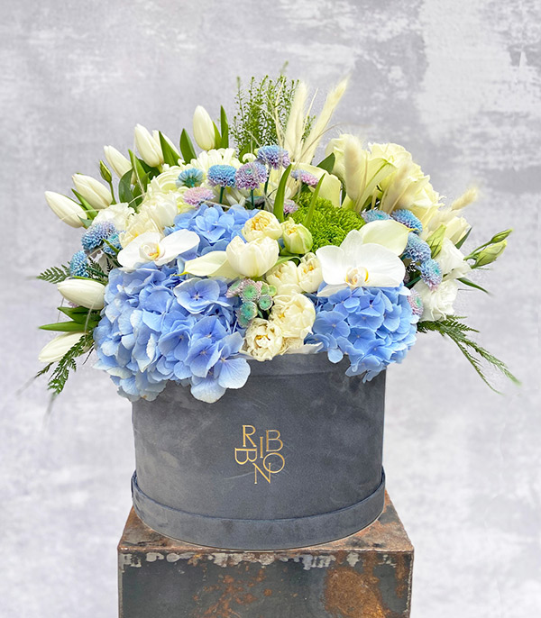 Edward Füme Grand Kutuda Beyaz Mavi Çiçekler