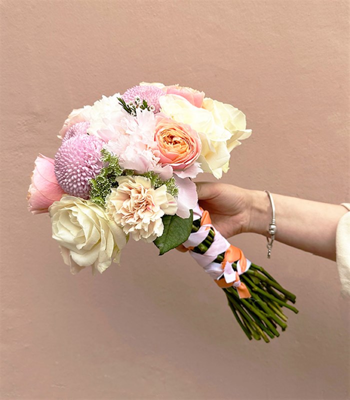 Harper Pastel 7 Pembe Gül 7 Beyaz Gül 3 Şakayık Gelin Buketi