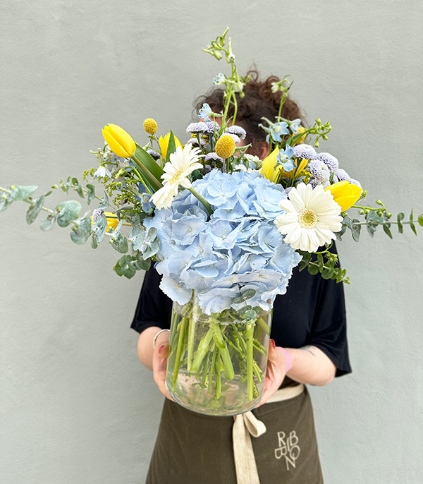 Aqua Mavi Ortanca Sarı Lale Vazo Çiçek