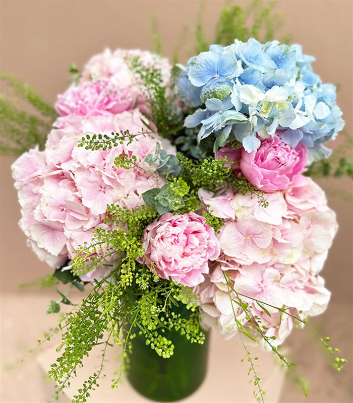 Deluxe Yeşil Vazoda Pembe Ortanca Mavi Ortanca Şakayık Aranjman