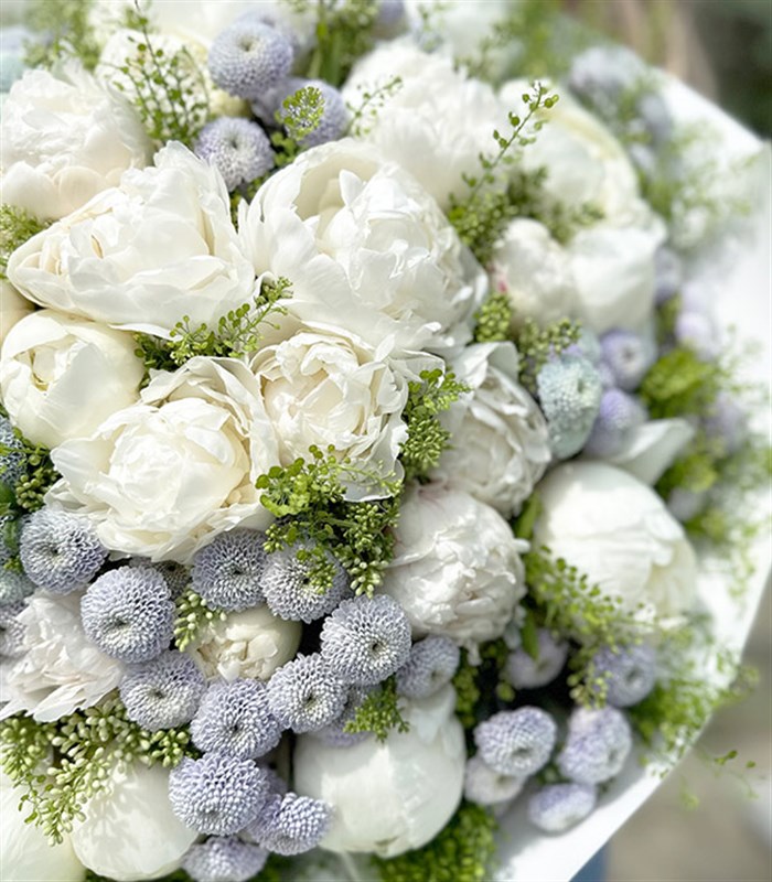 Grand Deluxe Beyaz 30 Şakayık Buketi