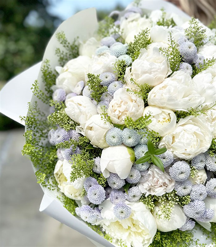 Grand Deluxe Beyaz 30 Şakayık Buketi