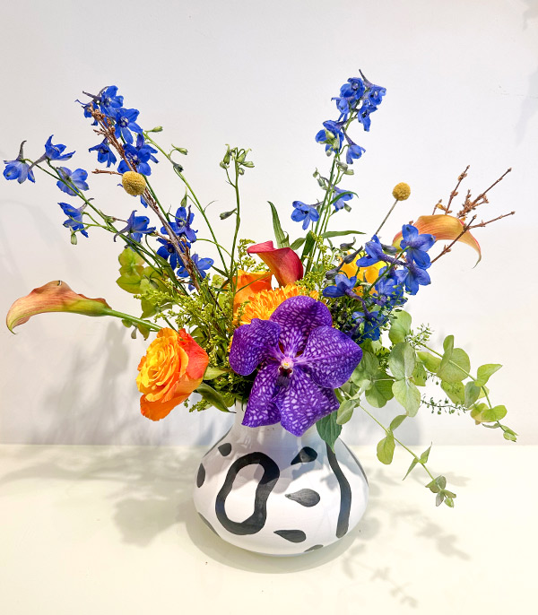 Luna Black White Handcrafted Ceramic Vase in Flowers