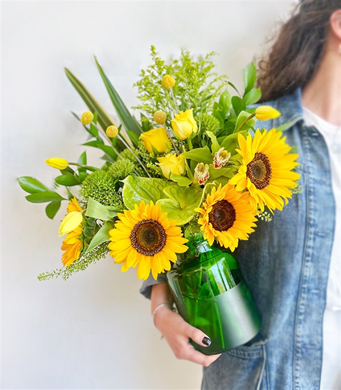 Sunny Day Yeşil Vazoda Ayçiçekli Sarı Lale Sarı Gül Çiçekler