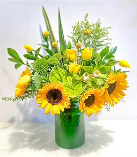 Sunny Day Yeşil Vazoda Ayçiçekli Sarı Lale Sarı Gül Çiçekler