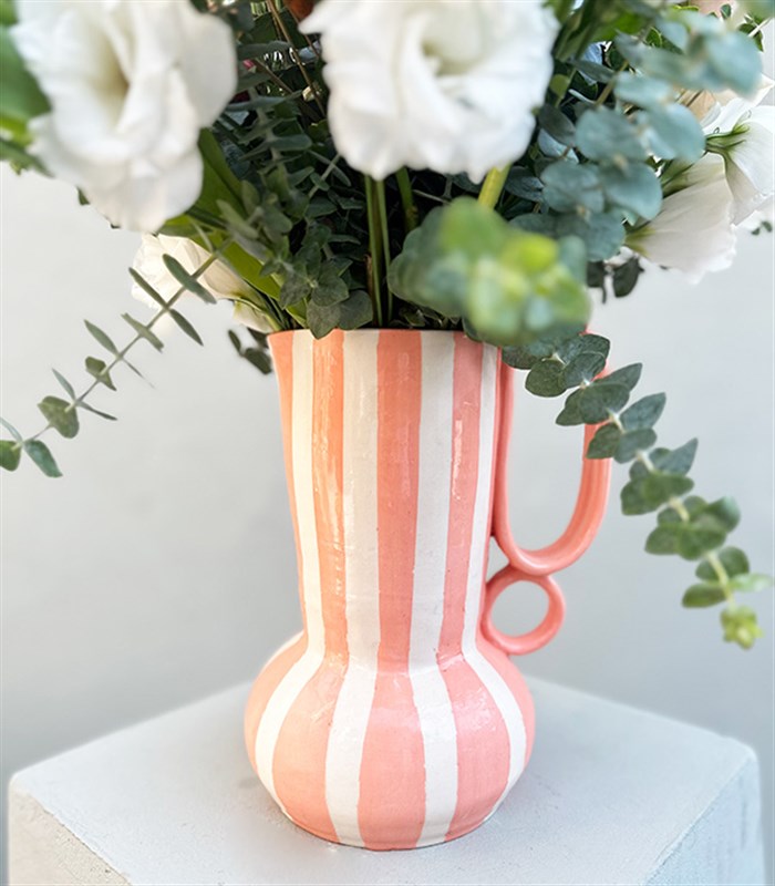 Hillary Somon El İşi Seramik Sürahi Vazoda Beyaz Somon Aranjman