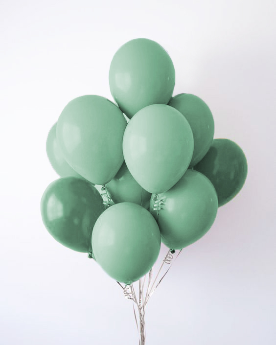 10 Green Heart Flying Helium Balloons