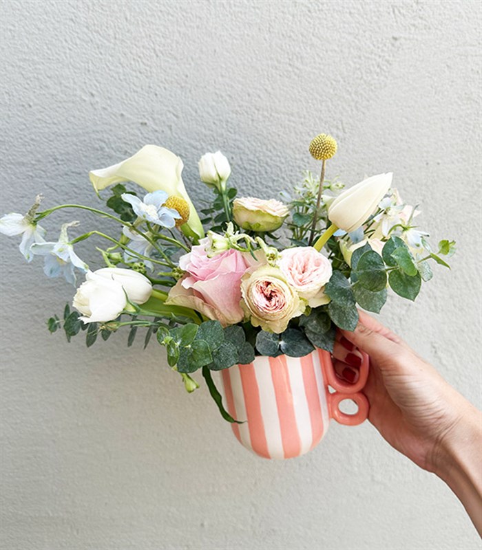 Flower Break Somon El İşi Seramik Kupada Mini Aranjman