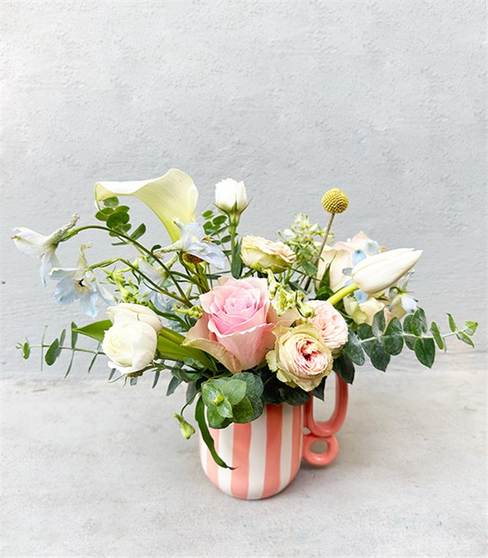 Flower Break Somon El İşi Seramik Kupada Mini Aranjman