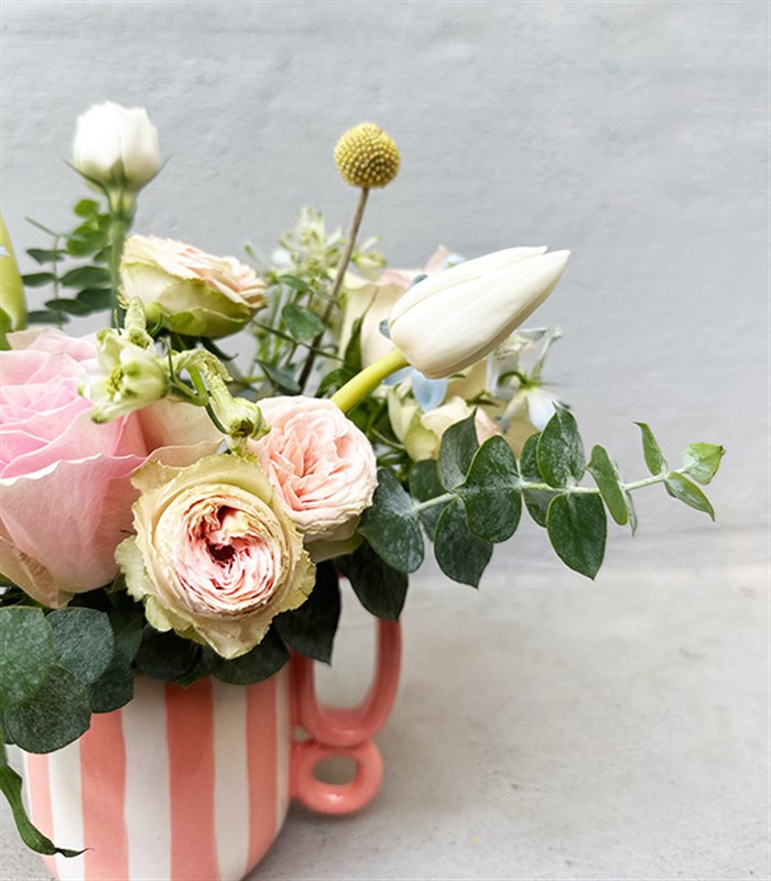 Flower Break Somon El İşi Seramik Kupada Mini Aranjman