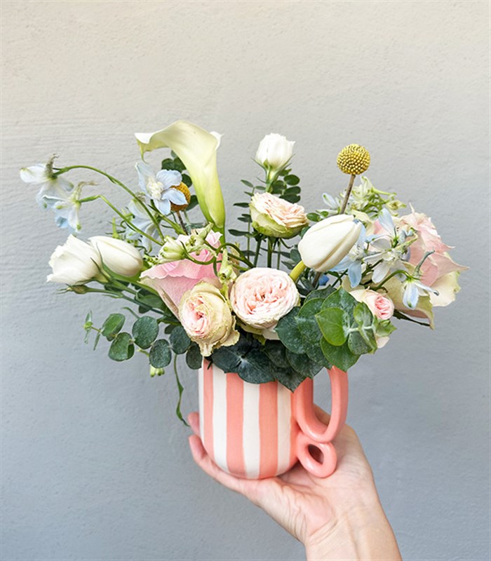 Flower Break Somon El İşi Seramik Kupada Mini Aranjman