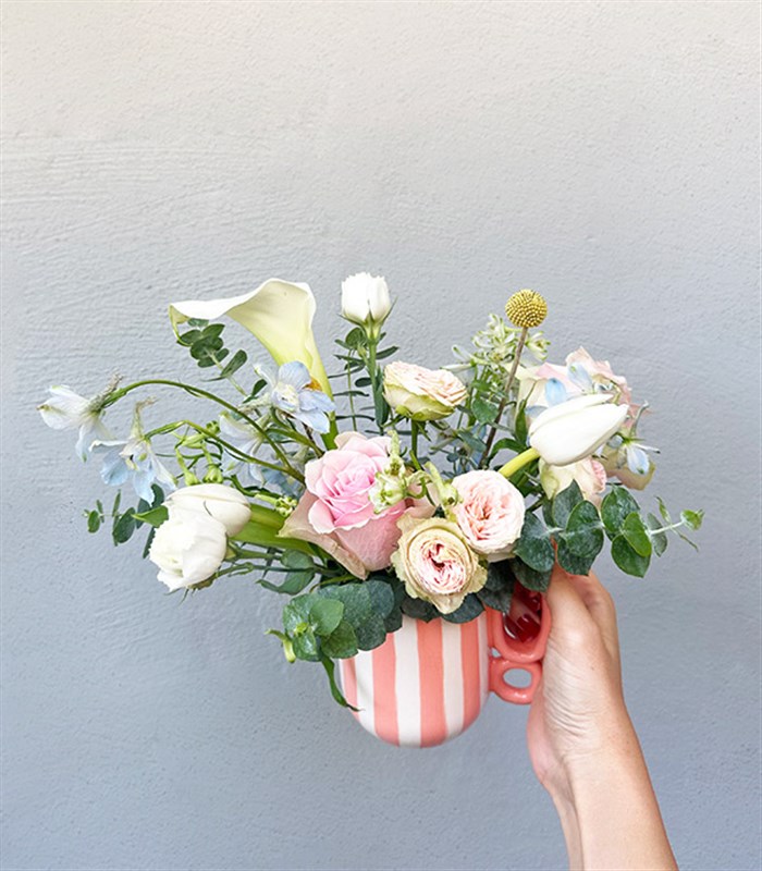 Flower Break Somon El İşi Seramik Kupada Mini Aranjman