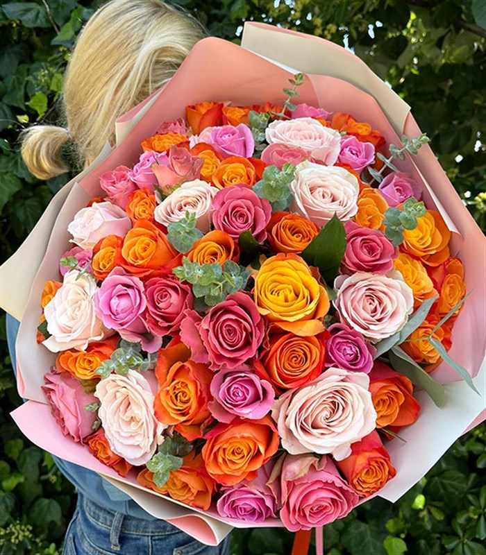 Grand Deluxe Pembe Turuncu 60 Gül Buketi