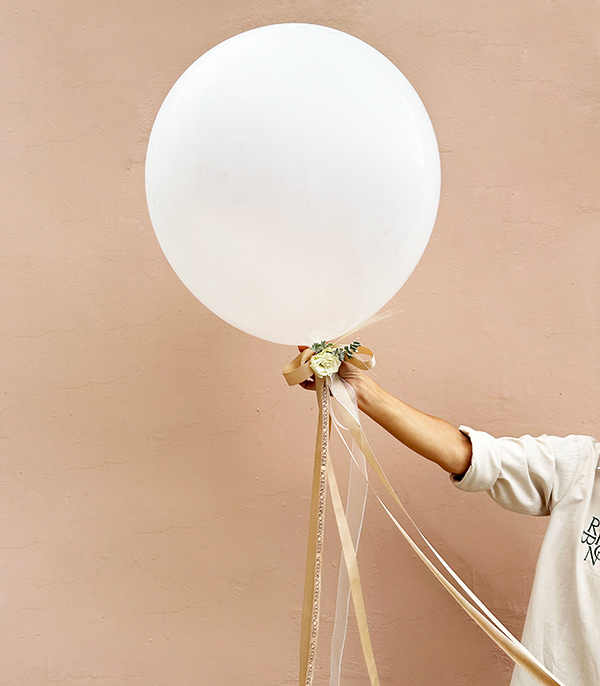 Uzun Kurdeleli Süslenmiş Uçan Balon 60 cm