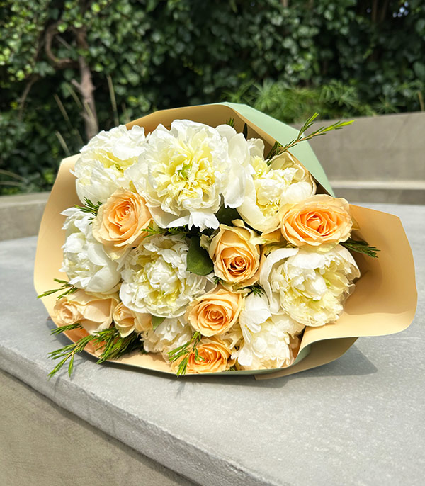Sweet Honey Rose White Peony Bouquet