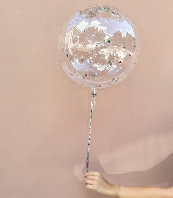 Transparent Flying Balloon Silver Confetti 40 cm