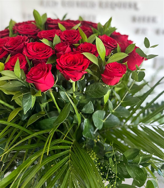 50 Kırmızı Ekvator Gülü Royal Vazo Aranjman