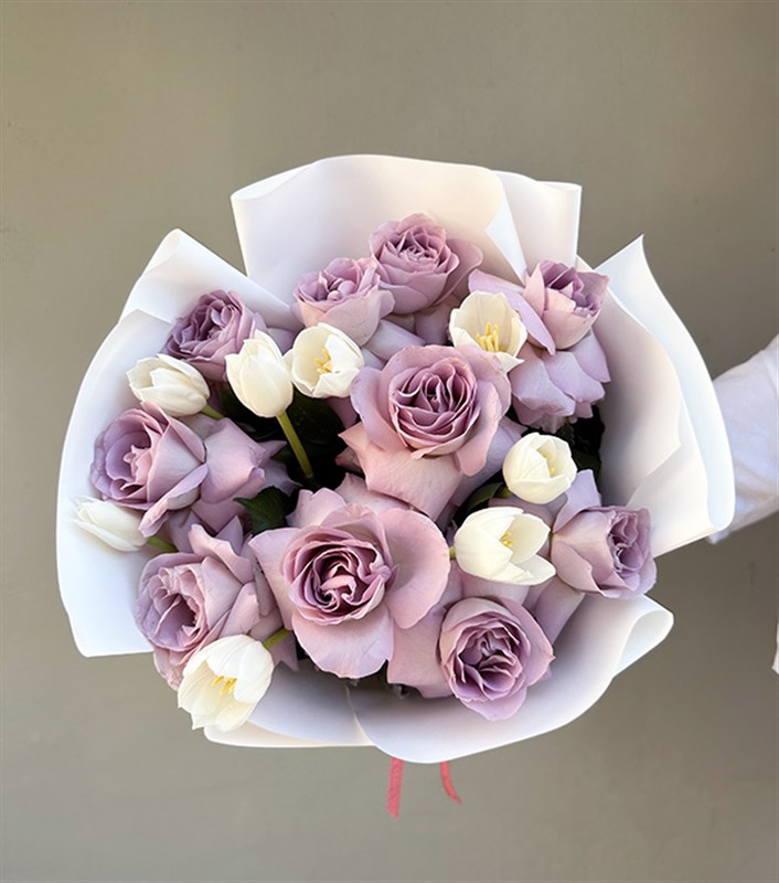 Rosanna Beyaz Lale Lila Gül Buketi