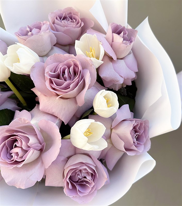 Rosanna Beyaz Lale Lila Gül Buketi