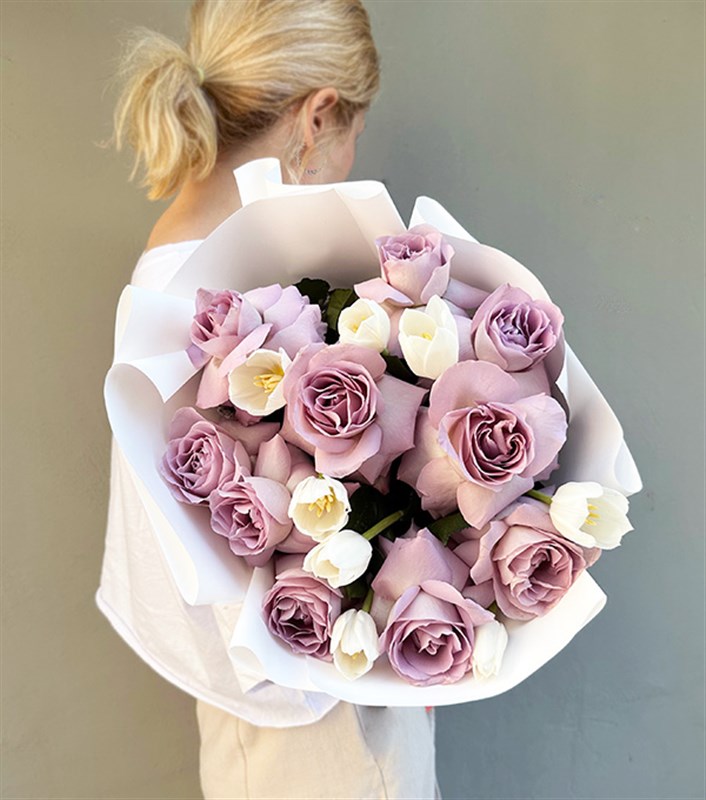 Rosanna Beyaz Lale Lila Gül Buketi