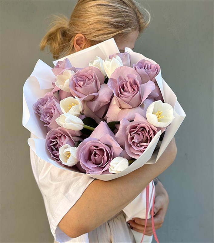 Rosanna Beyaz Lale Lila Gül Buketi