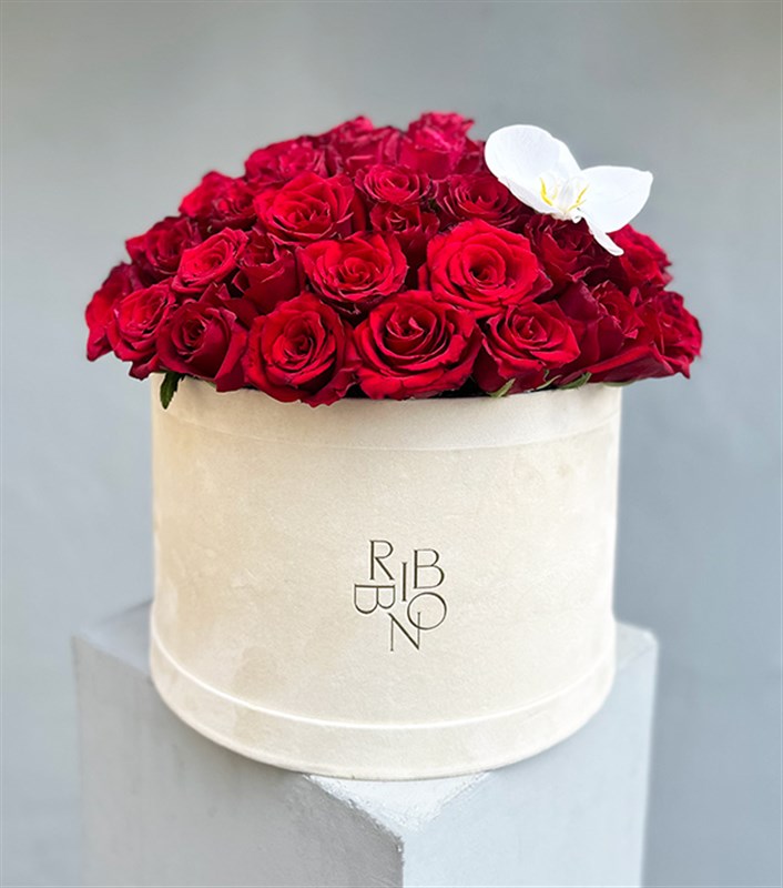 Jade Krem Grand Kutuda 50 Kırmızı Güller