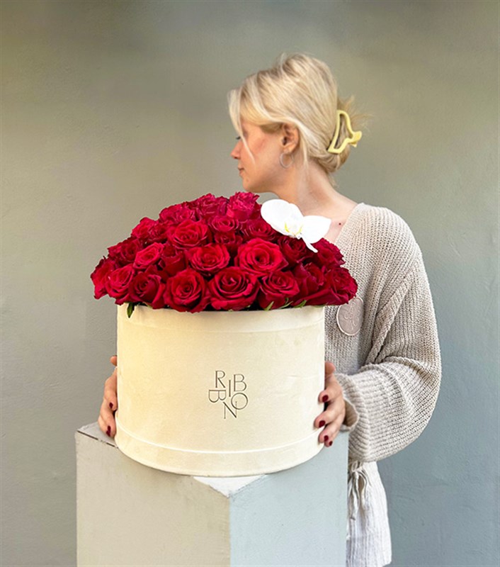 Jade Krem Grand Kutuda 50 Kırmızı Güller