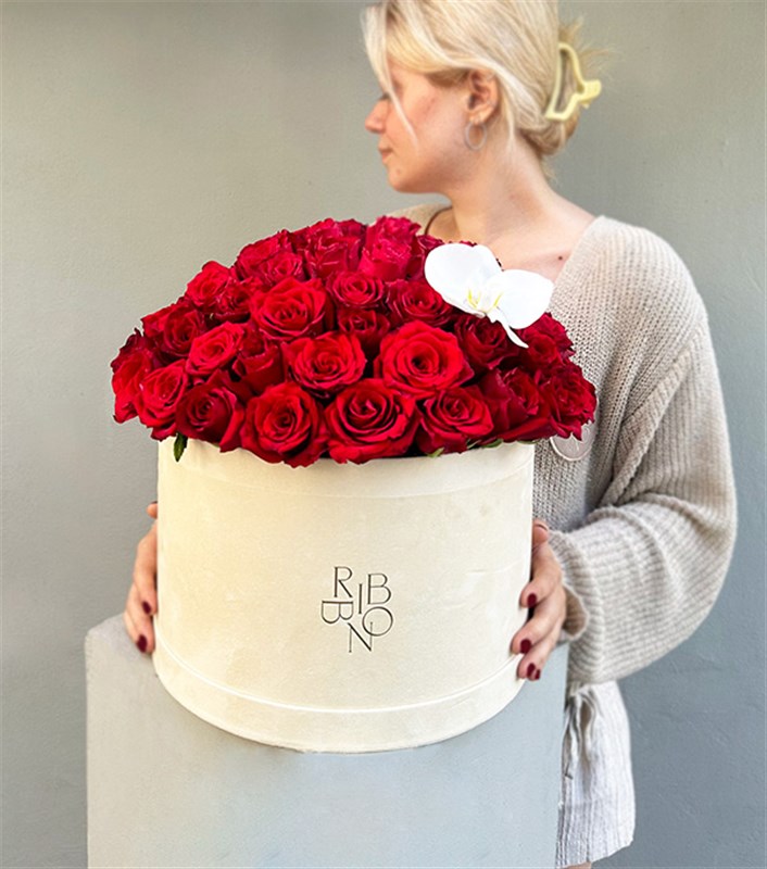 Jade Krem Grand Kutuda 50 Kırmızı Güller