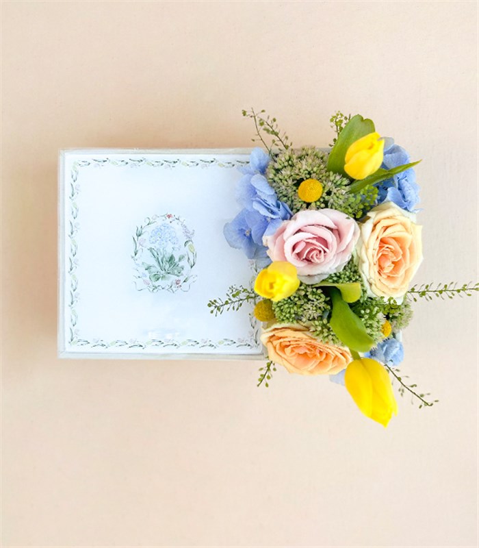 Çiçek Rüyası Grand Deluxe İsme Özel 32Li Çikolata Tepsisi