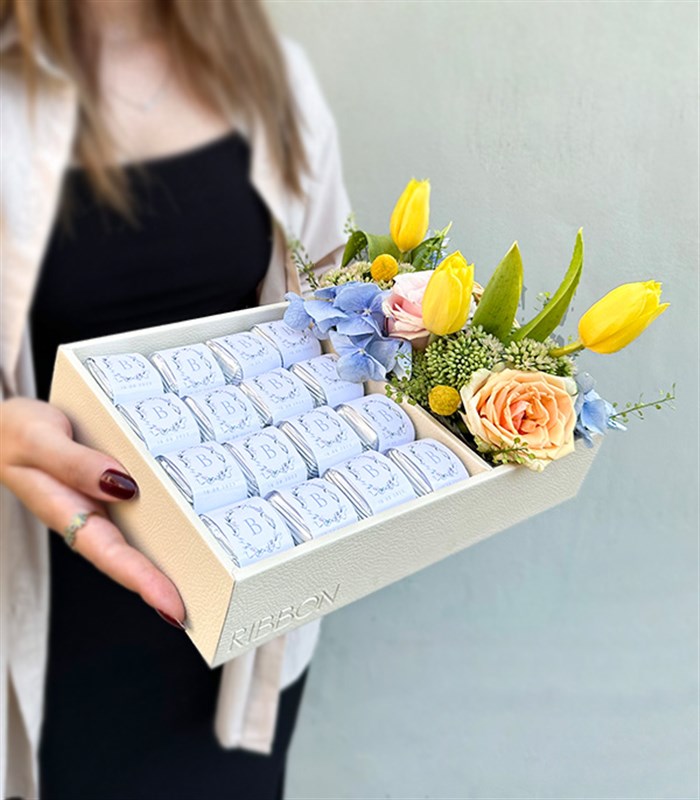 Çiçek Rüyası Grand Deluxe İsme Özel 32Li Çikolata Tepsisi