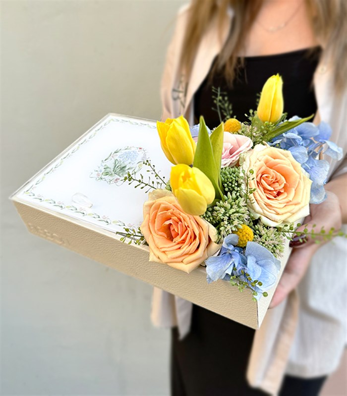 Çiçek Rüyası Grand Deluxe İsme Özel 32Li Çikolata Tepsisi