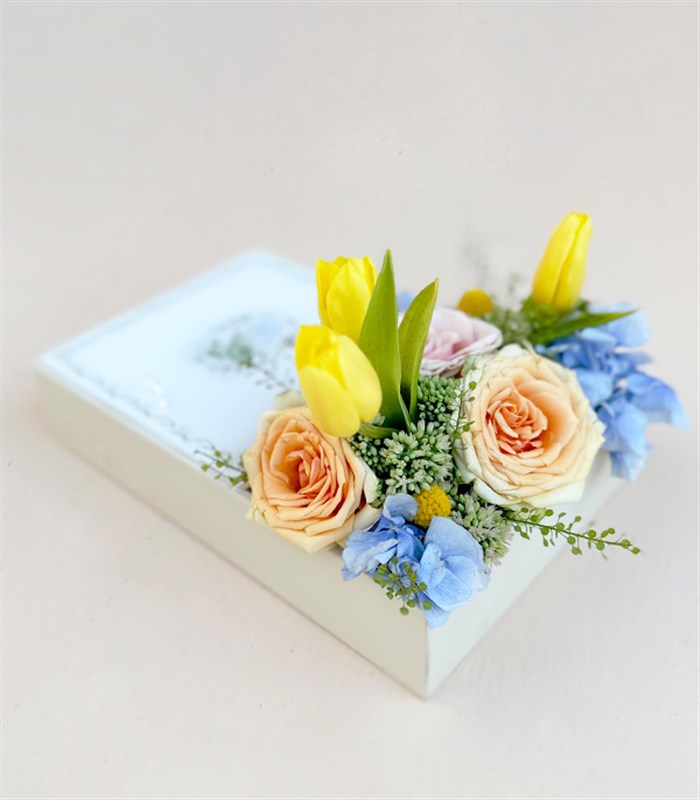 Çiçek Rüyası Grand Deluxe İsme Özel 32Li Çikolata Tepsisi