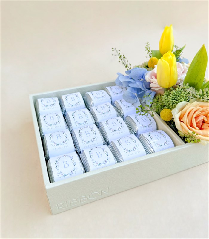 Çiçek Rüyası Grand Deluxe İsme Özel 32Li Çikolata Tepsisi