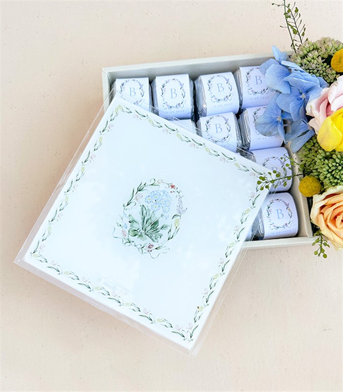 Çiçek Rüyası Grand Deluxe İsme Özel 32Li Çikolata Tepsisi