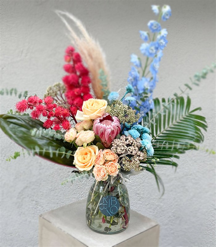 Queen Protealı Delfinyum Kayısı Gül Aranjman Limited Edition