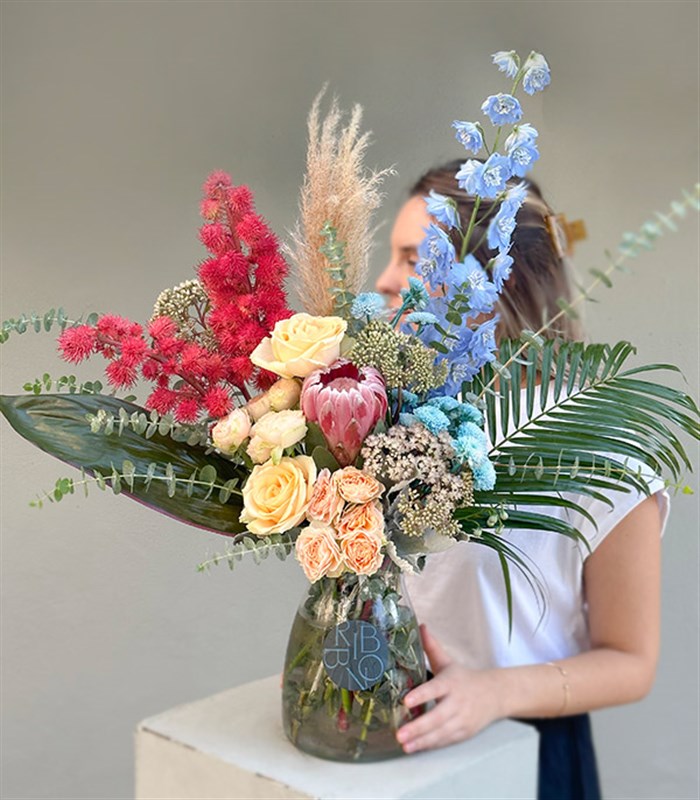 Queen Protealı Delfinyum Kayısı Gül Aranjman Limited Edition