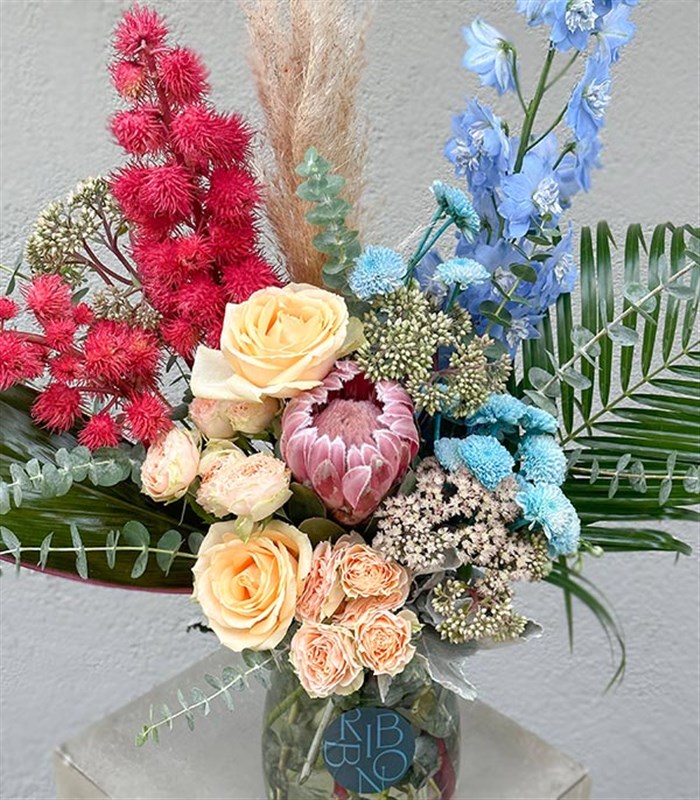 Queen Protealı Delfinyum Kayısı Gül Aranjman Limited Edition