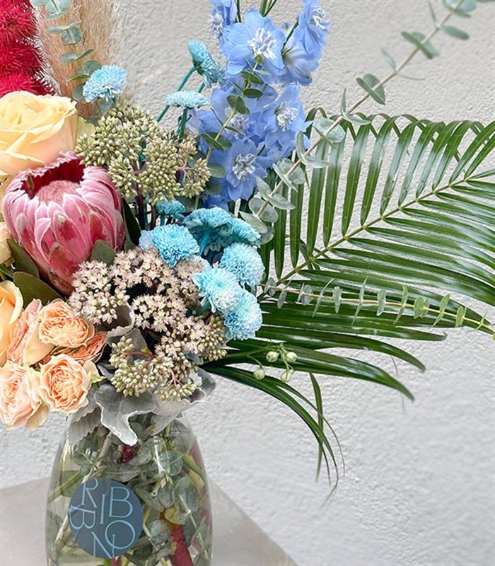 Queen Protealı Delfinyum Kayısı Gül Aranjman Limited Edition