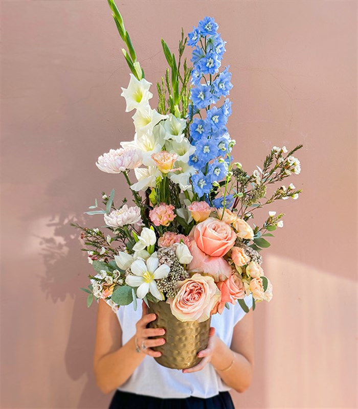 Agatha Chrome Vazoda Delfinyum Somon Gül Mavi Çiçekler